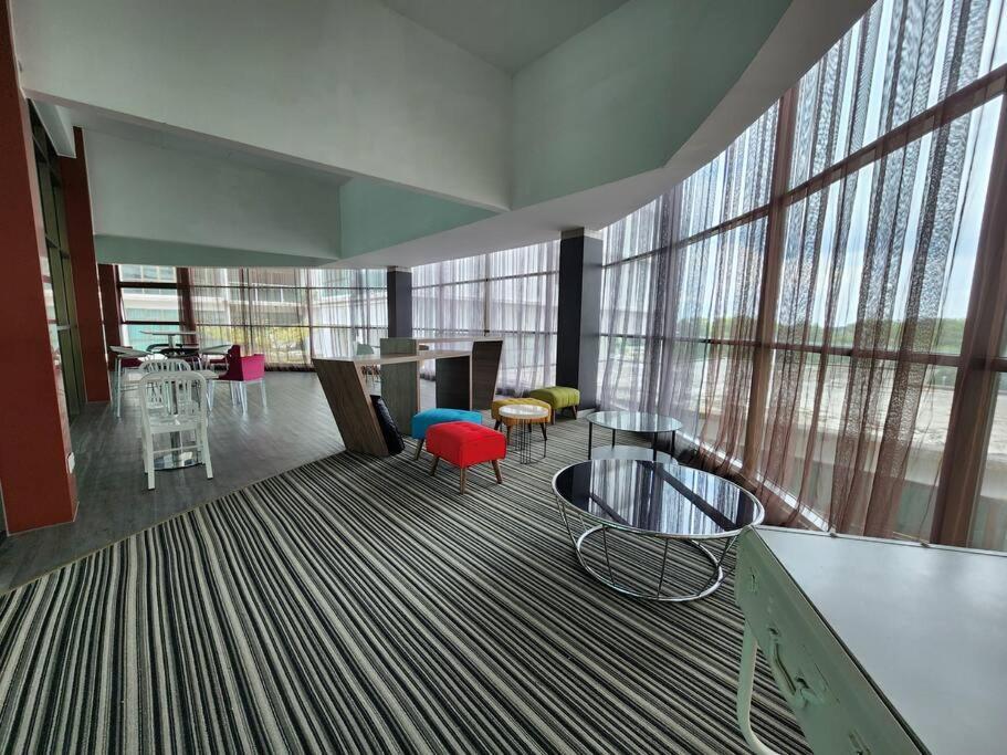 2-4 Pax Spacious Living @ Mount Austin, Jb #02 Johor Bahru Exterior photo